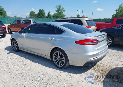 2019 Ford Fusion Hybrid Titanium z USA, uszkodzony, nr VIN 3FA6P0RU7KR138171